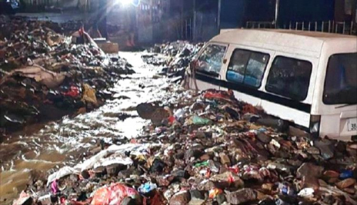 الأمطار الغزيرة والسيول تعرقل الحياة في عدن… والمحافظ لملس يقود جهود الاستجابة