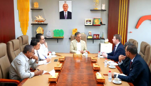 مباحثات بين محافظ عدن ومكتب المبعوث الأممي حول التحديات الاقتصادية والتنسيق الدولي