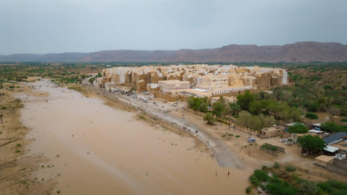 مخاطر السيول تحدق بشبام التأريخية وتحاصرها