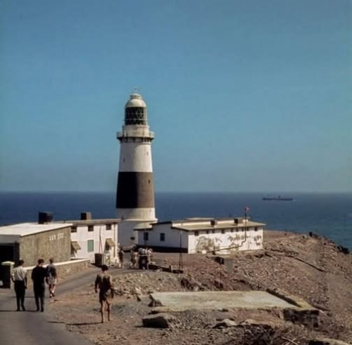 عند فنار معاشيق  خزّنا قاتنا والطرق مفتوحة بدون نكد فتاح وعنتر