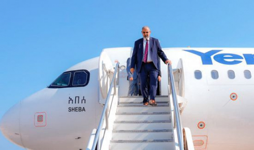 الرئيس الزُبيدي يصل عتق يرافقه وفد اماراتي كبير لافتتاح محطة شبوة الشمسية