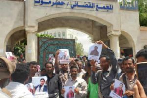موعدنا في المكلا غدا.. لنصرة المناضل المظلوم أحمد قردع ورفاقه