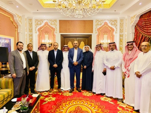 الرئيس "الزُبيدي" يستقبل أبناء إمارة الضالع الأميرية في مقر إقامته بمدينة جدّة