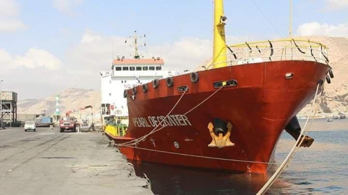 وصول باخرة وقود من الامـارات لحل مشكلة كهرباء حضـرموت 