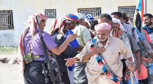 حشود كبيرة تتوافد إلى المصينعة للمشاركة في فعالية مؤيدة للمجلس الانتقالي الجنوبي 