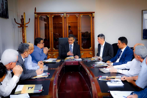 محافظ العاصمة عدن يلتقي قيادتي الغرفة التجارية وهيئة الاستثمار