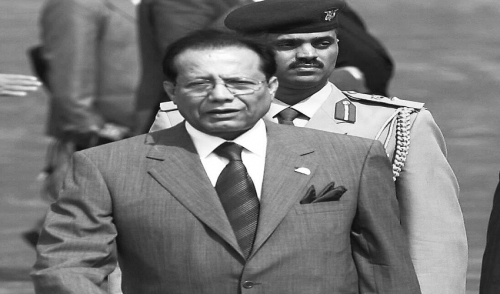 بعد تدهور حالته الصحية.. وفاة رئيس الوزراء اليمني الأسبق عبدالقادر باجمال