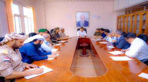 المحافظ لملس يرأس اجتماعا اللجنة الأمنية بعدن 