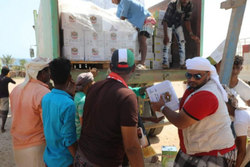 مساعدات إماراتية تتدفق على أهالي 30 نوفمبر بسقطرى 