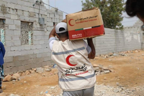 500 سلة غذاء من الإمارات لأهالي المكلا 