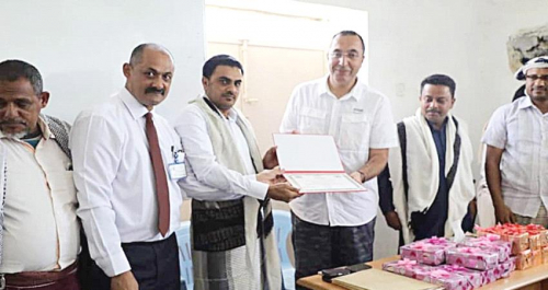 دعم إماراتي ينعش العملية التعليمية في سقطرى