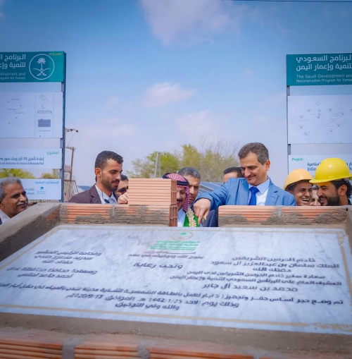 المحافظ "لملس" يفتتح ويضع حجر الأساس ل 15 بئر في حقل المناصرة