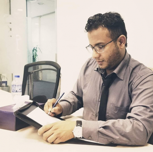 صحفي حضرمي يبلغ عن محاولة لإختطافه ويحمل محافظ حضرموت المسؤولية