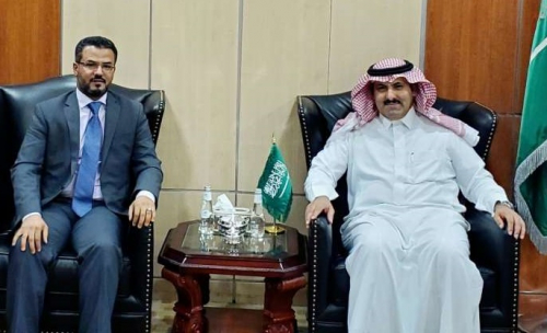 خلال لقائه بناشط ومدون تويتر: سفير السعودية يقول إن بلاده غير ملزمة بتوفير الخدمات للعاصمة عدن