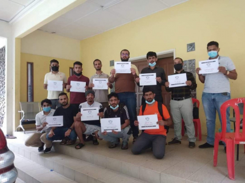 سفير الشرعية في ماليزيا الإرهابي "باحميد" يعطل صرف مستحقات المبتعثين