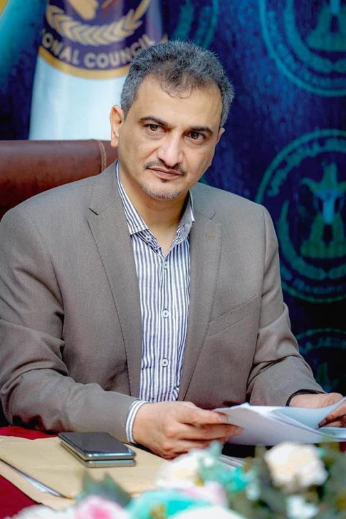 المحافظ لملس يشدد على تطبيق قانون المرور وتسهيل وسرعة إنجاز معاملات المواطنين