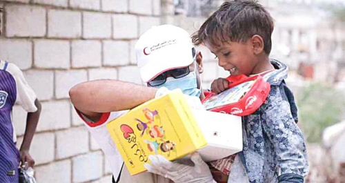 "الهلال الاماراتي" يتفقد أوضاع أسر الشهداء في المكلا