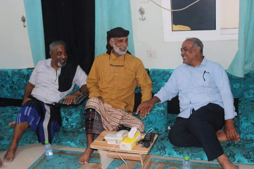 انتقالي حضرموت يطمئن على صحة الشيخ علي السليماني