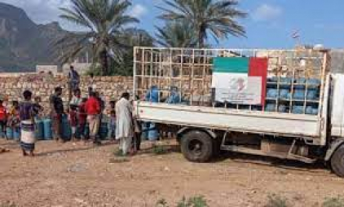 خليفة الإنسانية تدفع بقوافل أسطوانات غاز لأهالي سقطرى