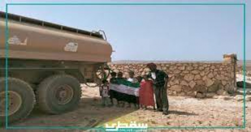 خليفة الانسانية تسير قافلة من صهاريج المياه النقية إلى سكان غرب سقطرى