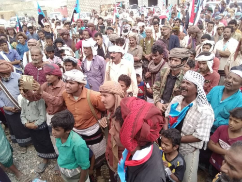 التظاهرات تعم مديريات شبوة ومليشيات الإخوان تستخدم القوة لفض ضد الجماهير