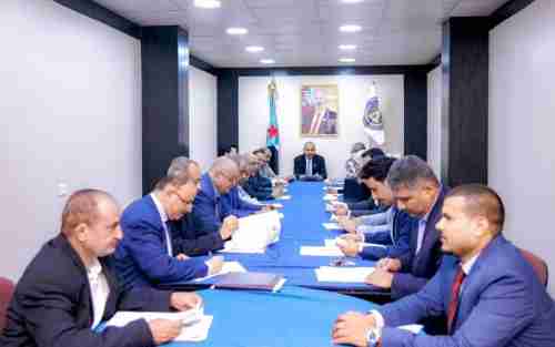 هيئة رئاسة الانتقالي تعقد اجتماعها الدوري برئاسة الرئيس الزُبيدي وتحذر من المؤامرة التي تستهدف شبوة