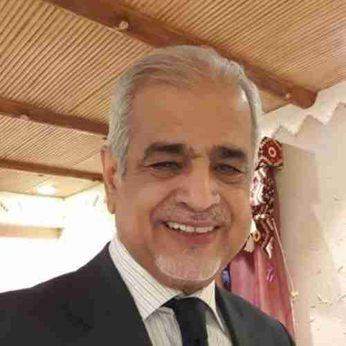 بن عيدان عن الأحمر: فاسد في منصب أكبر منه قدرا وقدرة