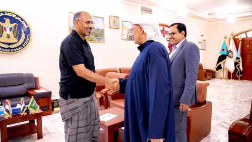 الرئيس القائد عيدروس الزُبيدي يلتقي عضوي هيئة رئاسة المجلس السلطان بن عفرار واللواء السقطري