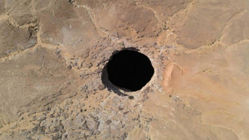 برهوت بئر في حضرموت.. وليس خارج حدودها الإدارية 