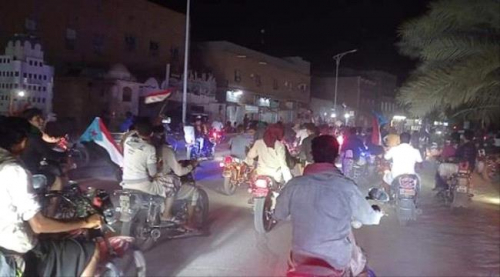 انطلاق مسيرة حاشدة في حورة تطالب بطرد الإخوان