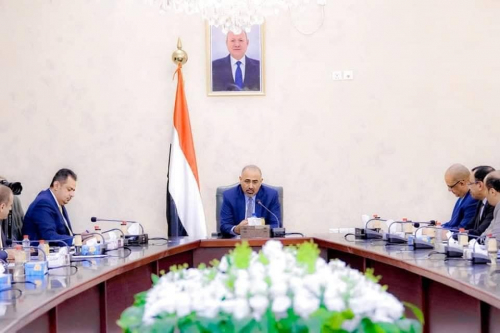 الرئيس الزبيدي يترأس اجتماعا استثنائيا لمجلس الوزراء