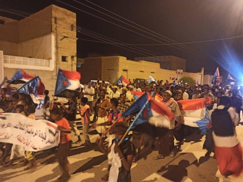 جماهير القطن تحتشد للمطالبة برحيل قوات المنطقة العسكرية الأولى