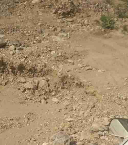 أهالي منطقة رفض بشبوة يناشدون السلطة المحلية بإصلاح طريق رئيسي تضرر جراء الأمطار