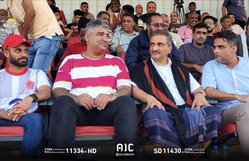 محافظ عدن يصل ملعب مباراة "التلال وشمسان" بعد أحداث الأمس