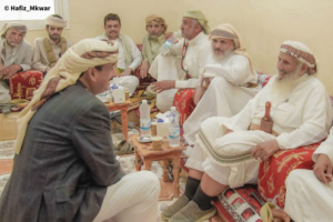 في شبوة... عندما يصبح ممثل القانون شيخ قبيلة!