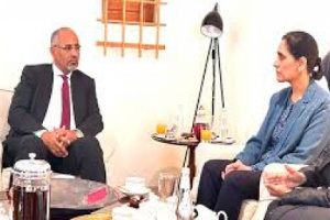 تصريحات سفيرة بريطانيا تصدم الشرعية واليمنيين
