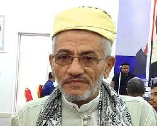 رواتبهم بالدولار.. لجنة الهتار ستمرر قرارات العليمي وترفض قرارات الزبيدي