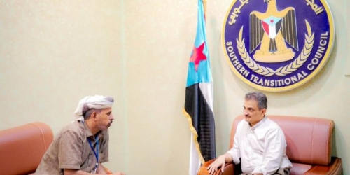 أمين عام الإنتقالي يطلع على جاهزية قوات الحزام الأمني في المنطقة الوسطى بأبين