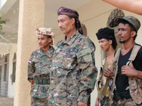 قائد اللواء الثامن صاعقة "الجفـري" يتفقد النقاط الأمنية لقواته بـ #أبيـن