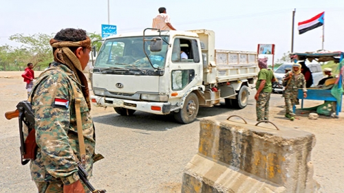 القبض على عنصر بالقاعدة في منطقة مناصري الشرعية بلودر أبين 