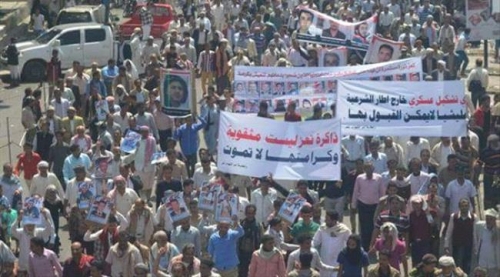في اليمن الشقيق : تعز تدشن الثورة على الإخوان بتظاهرة طالبت برحيل كل قيادات المحافظة