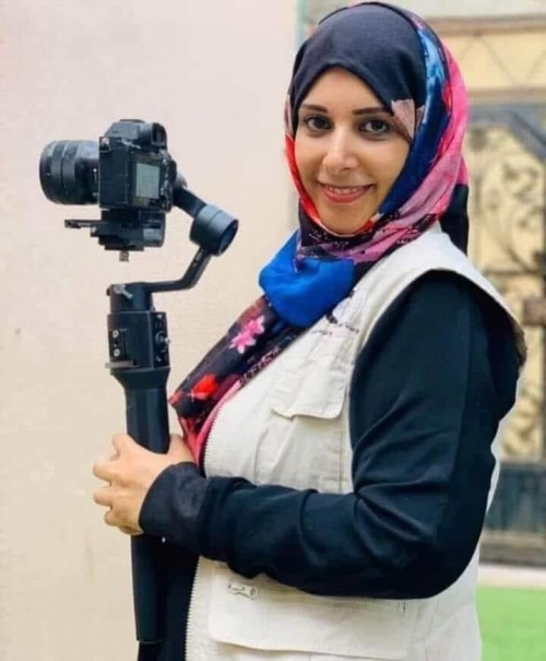 وزير بحكومة الشرعية يفصل إعلامية من عملها لإصابتها بالسرطان 