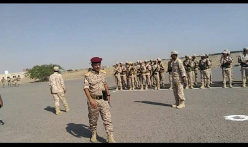 حزم عدن 1 يحتفل بتخريج دفعة (الشهداء) بعرض عسكري في عدن