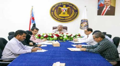 خلية الأزمات بالانتقالي تقف أمام أزمتي رواتب العسكريين والتطورات الأمنية والعسكرية في عدن والجنوب