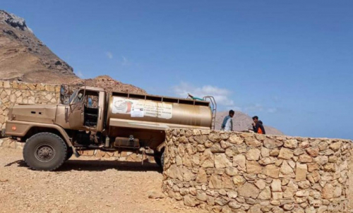 الإمارات تروي ظمأ السقطريين.. إنسانية تقاوم إرهاب الشرعية