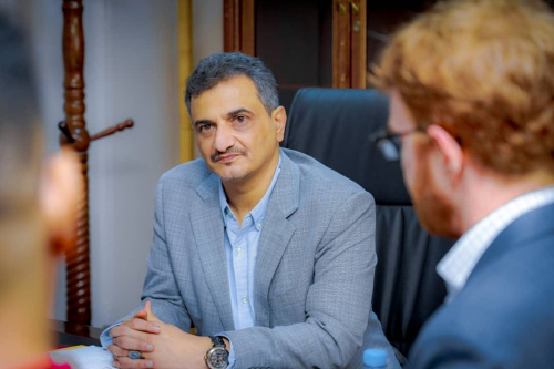 محافظ العاصمة يبحث مع المنظمة الدولية للهجرة آلية إعادة المهاجرين إلى بلدانهم