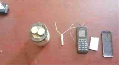 نقطة دوفس بأبين تضبط أرهابي وبحوزته عبوة ناسفه