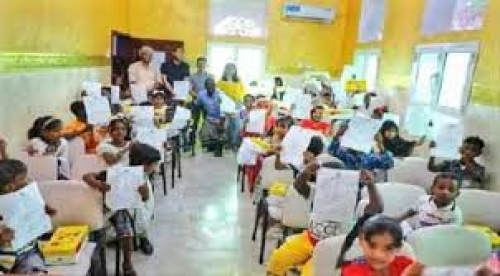 "خليفة الإنسانية" جهود متواصلة لدعم التعليم في سقطرى