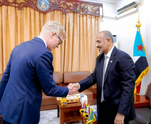 الرئيس الزُبيدي يستقبل المبعوث الاممي غروندبيرج في مكتبه بالعاصمة عدن