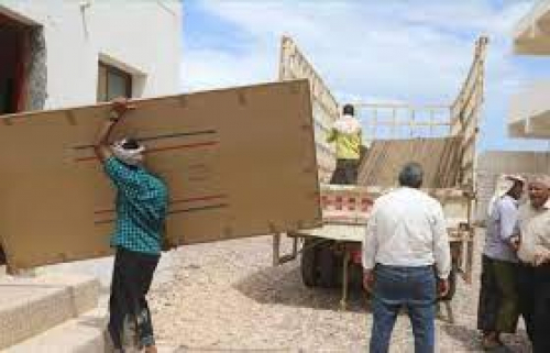 خليفة الإنسانية تمنح 60 سبورة مدرسية لـ تربية سقطرى